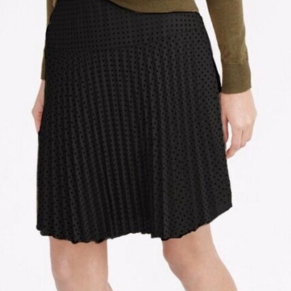J.Crew Laser Cut Black Pleated Mini Skirt Size 4 - Picture 3 of 6